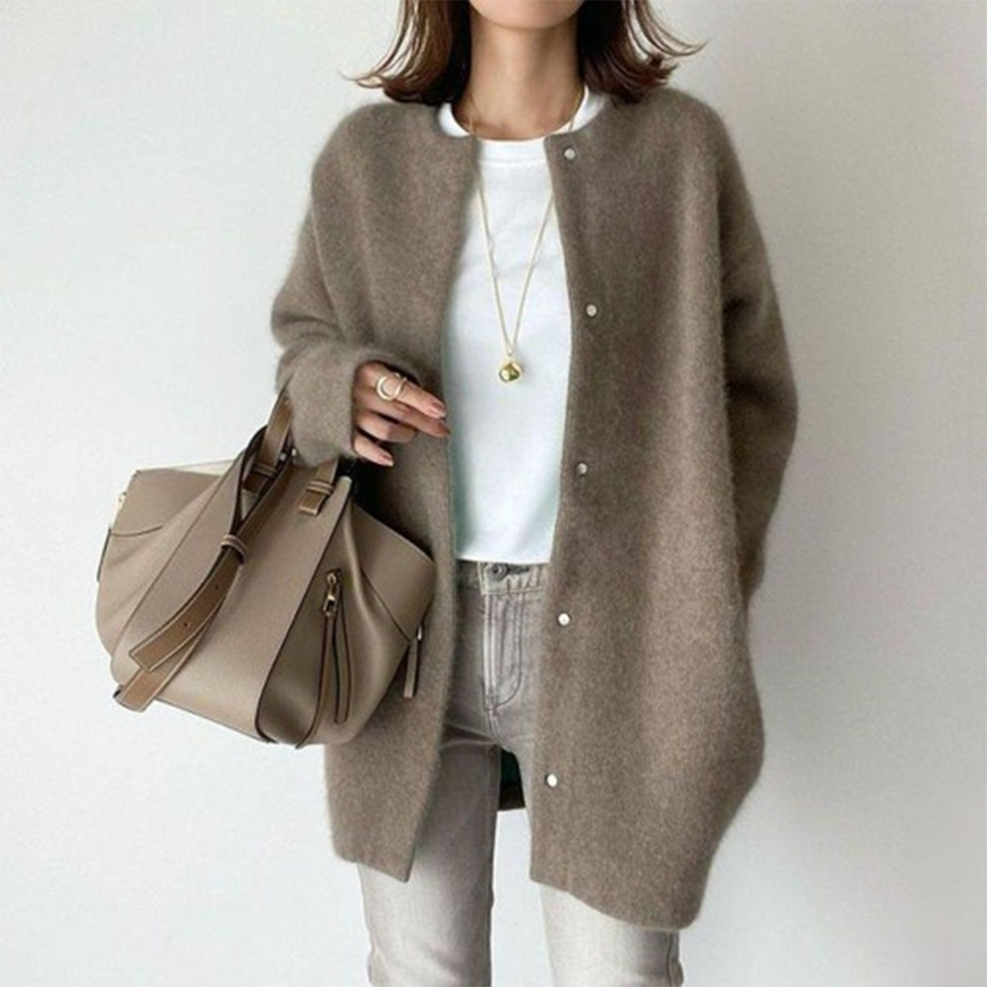 Chloé™ – Timeless Elegance Cardigan