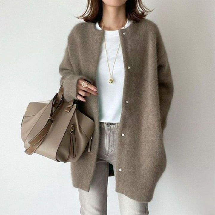 Chloé™ – Timeless Elegance Cardigan