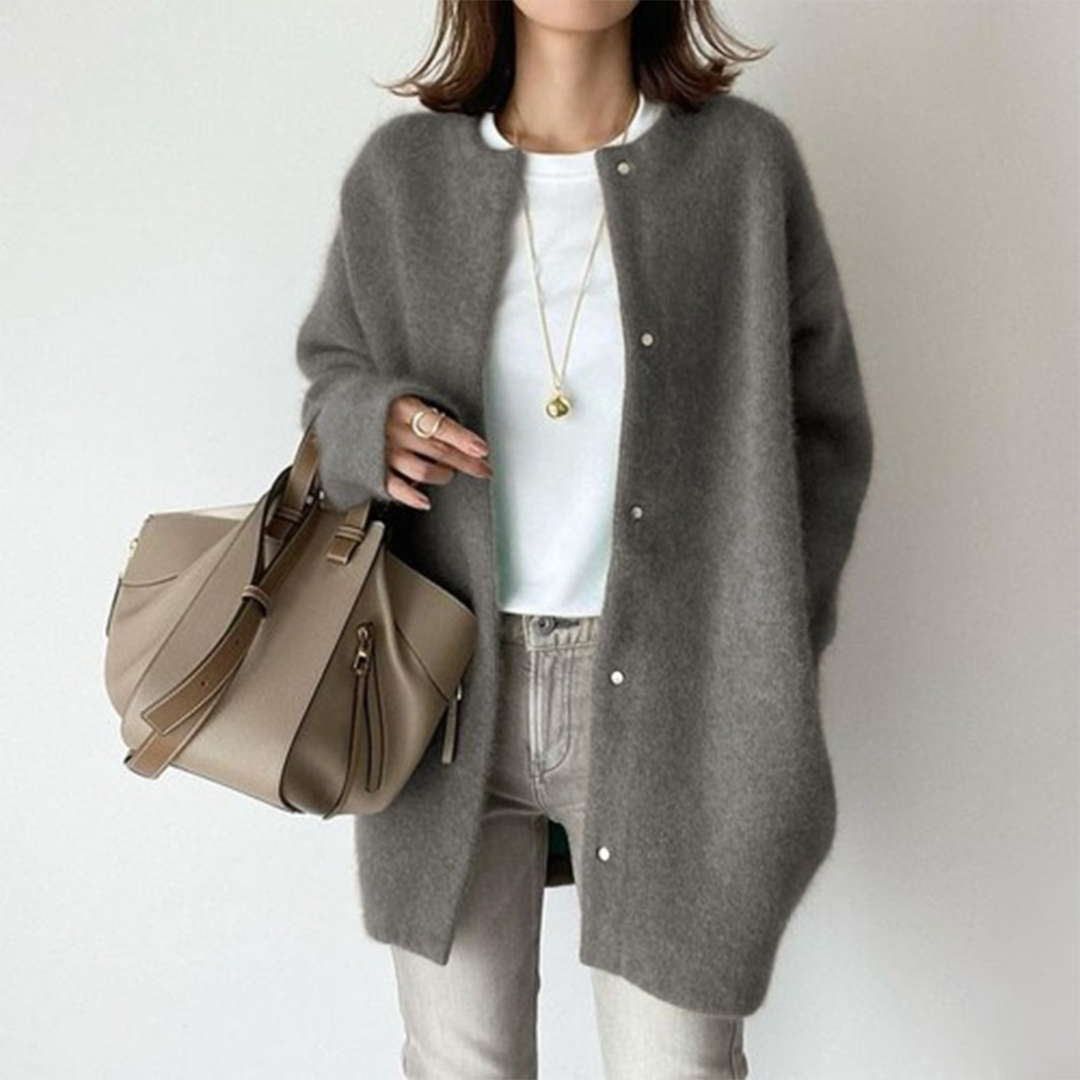 Chloé™ – Timeless Elegance Cardigan