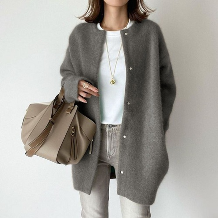 Chloé™ – Timeless Elegance Cardigan