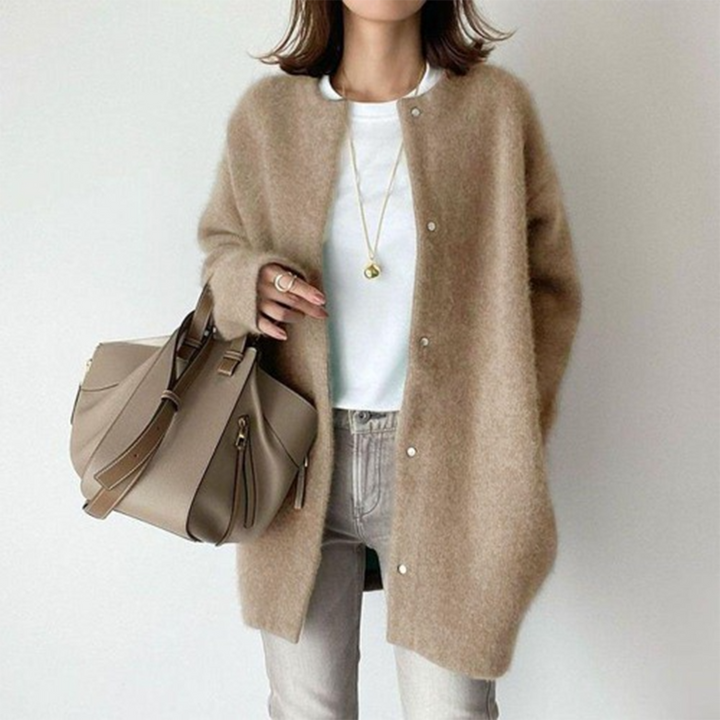 Chloé™ – Timeless Elegance Cardigan
